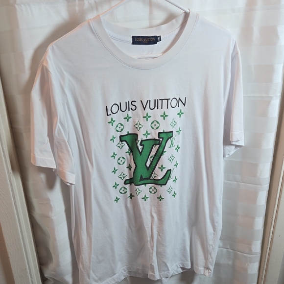 Louis Vuitton White Tee with Green LV Logo - Picture 1 of 3